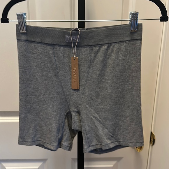 SKIMS SOFT LOUNGE BOXERS in Heather Grey NEW - Picture 5 of 8